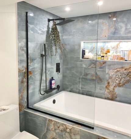 glass splash panel on tub
