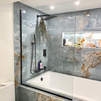 glass splash panel on tub